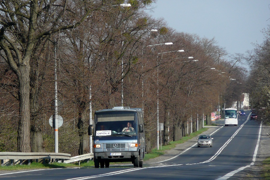 Mercedes-Benz 814 D / Auwärter Teamstar Kombi #24