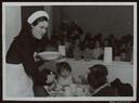 Madrid. Auxilio Social Casa de la Maternidad.,Comedores infantiles.,Reparto de víveres.,Visita oficial de la embajadora de Estados Unidos