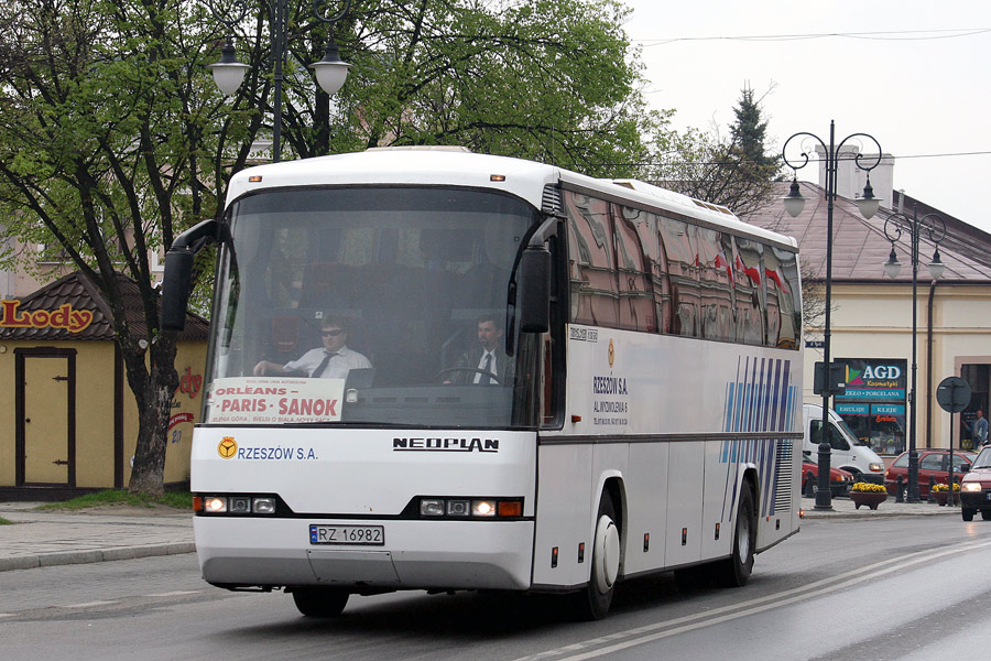 Neoplan N316 SHD #R3719