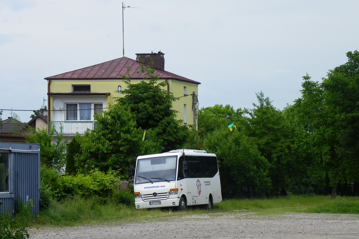 Mercedes-Benz 818 D / Vehixel Mediano #LOP 37300