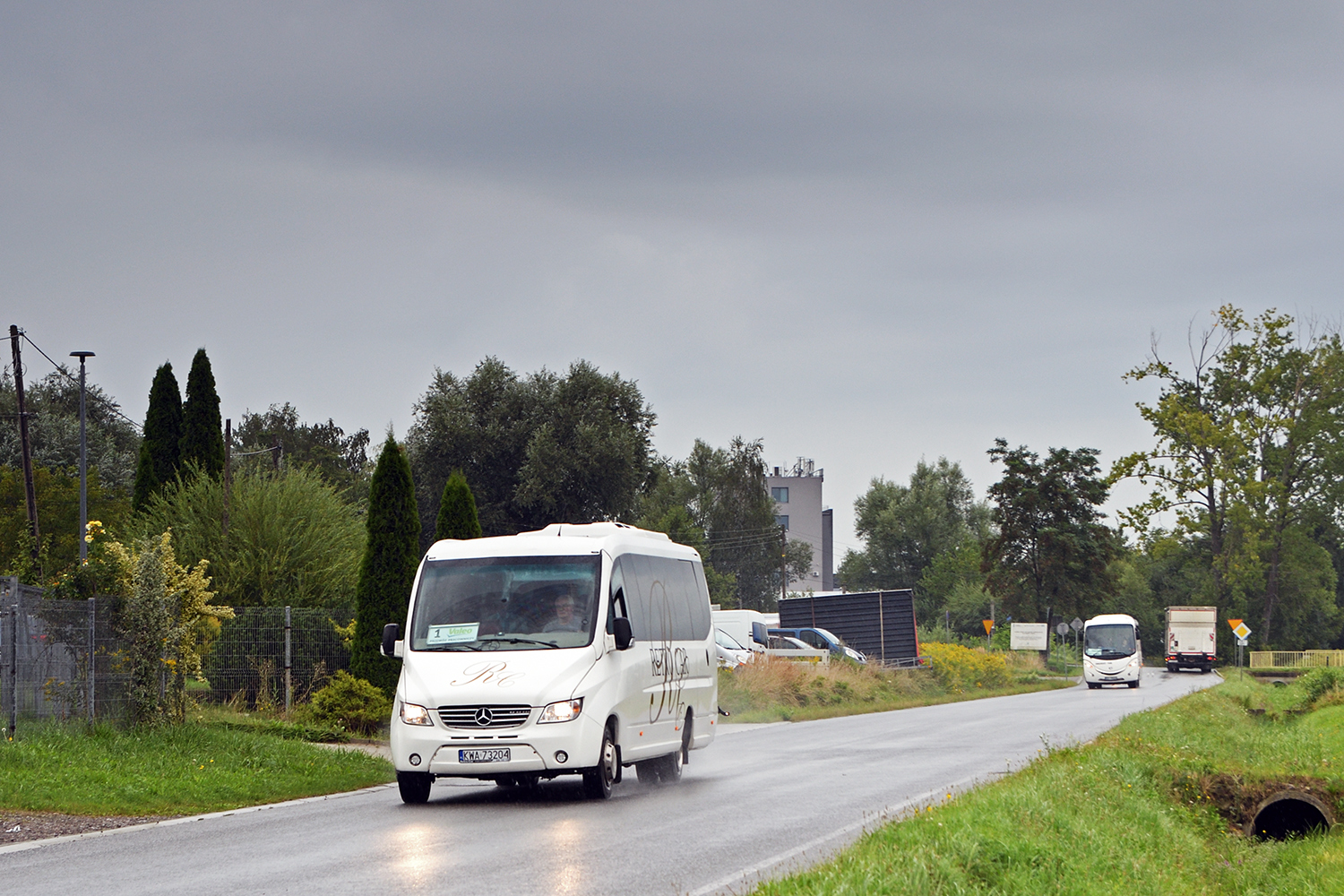 Mercedes-Benz 818 D / Omnibus Trading Sunrider #KWA 73204