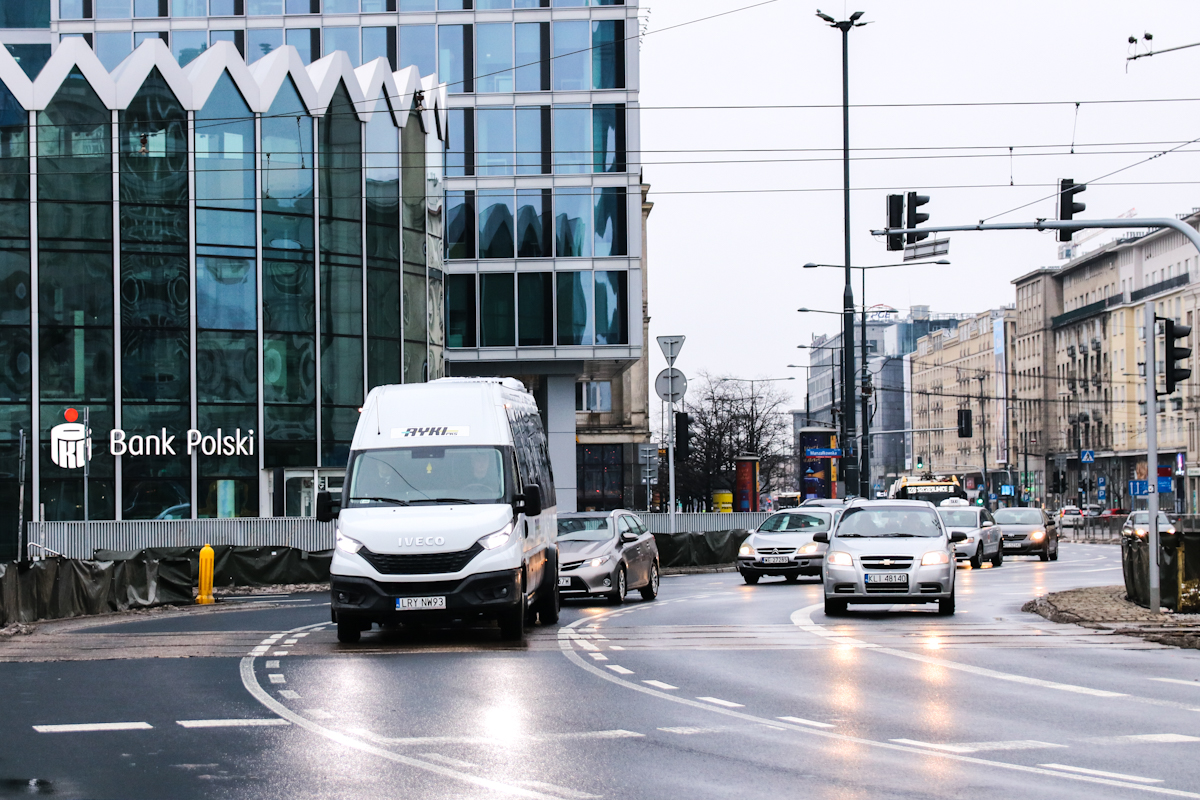 Iveco Daily 65C18 / Bus-Center #LRY NW93