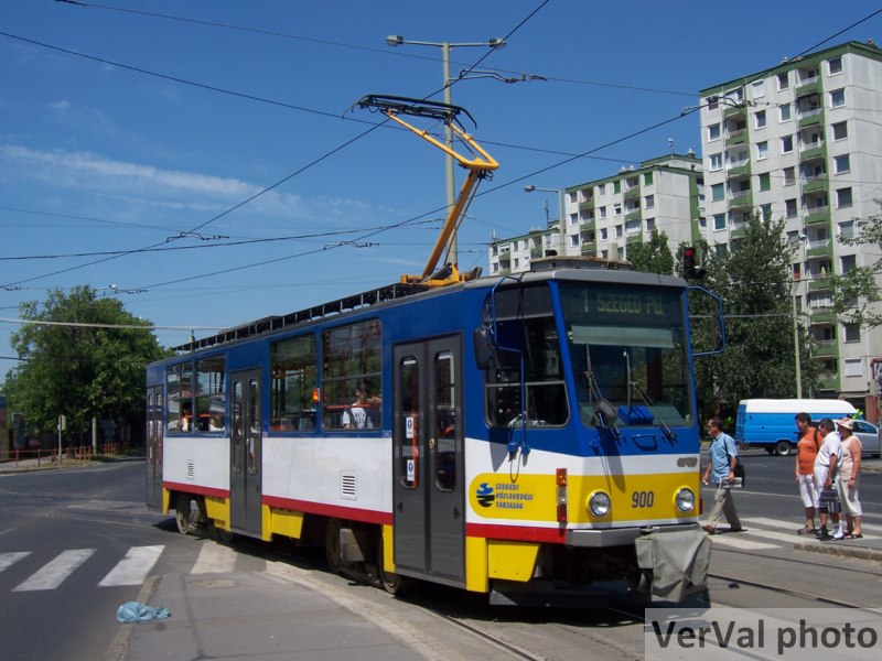 Tatra T6A2H #900