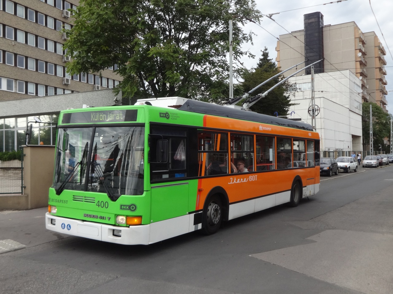 Ikarus 411T #400