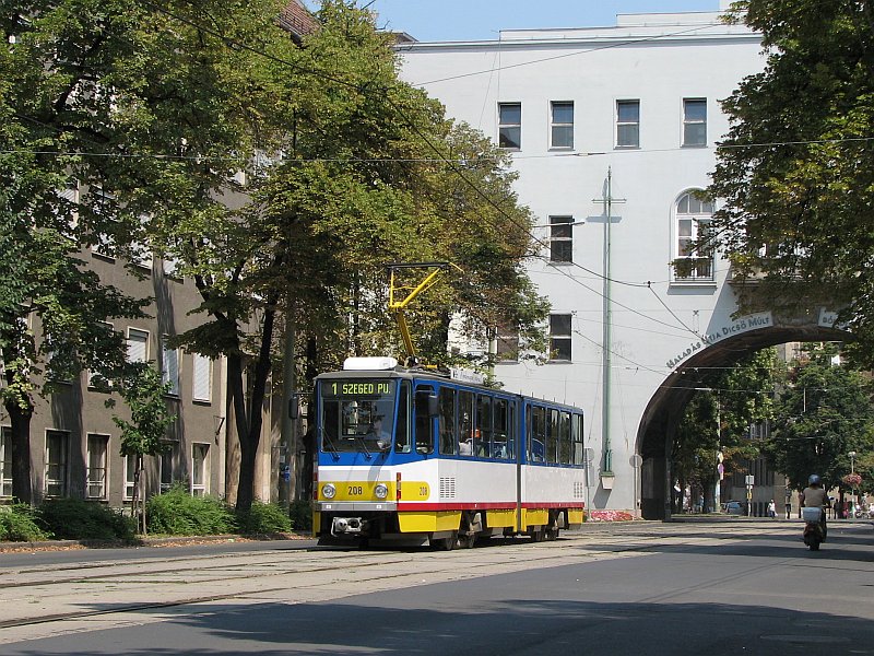 Tatra KT4DME #208