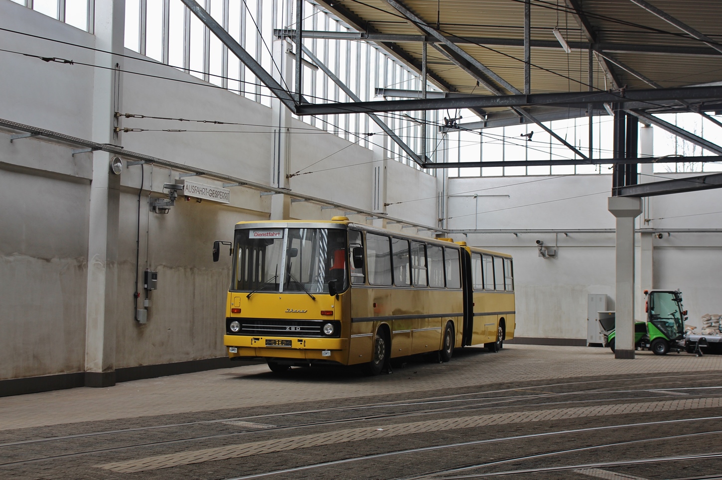 Ikarus 280.02 #323