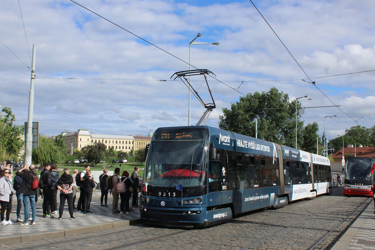 Škoda 15T Praha #9313