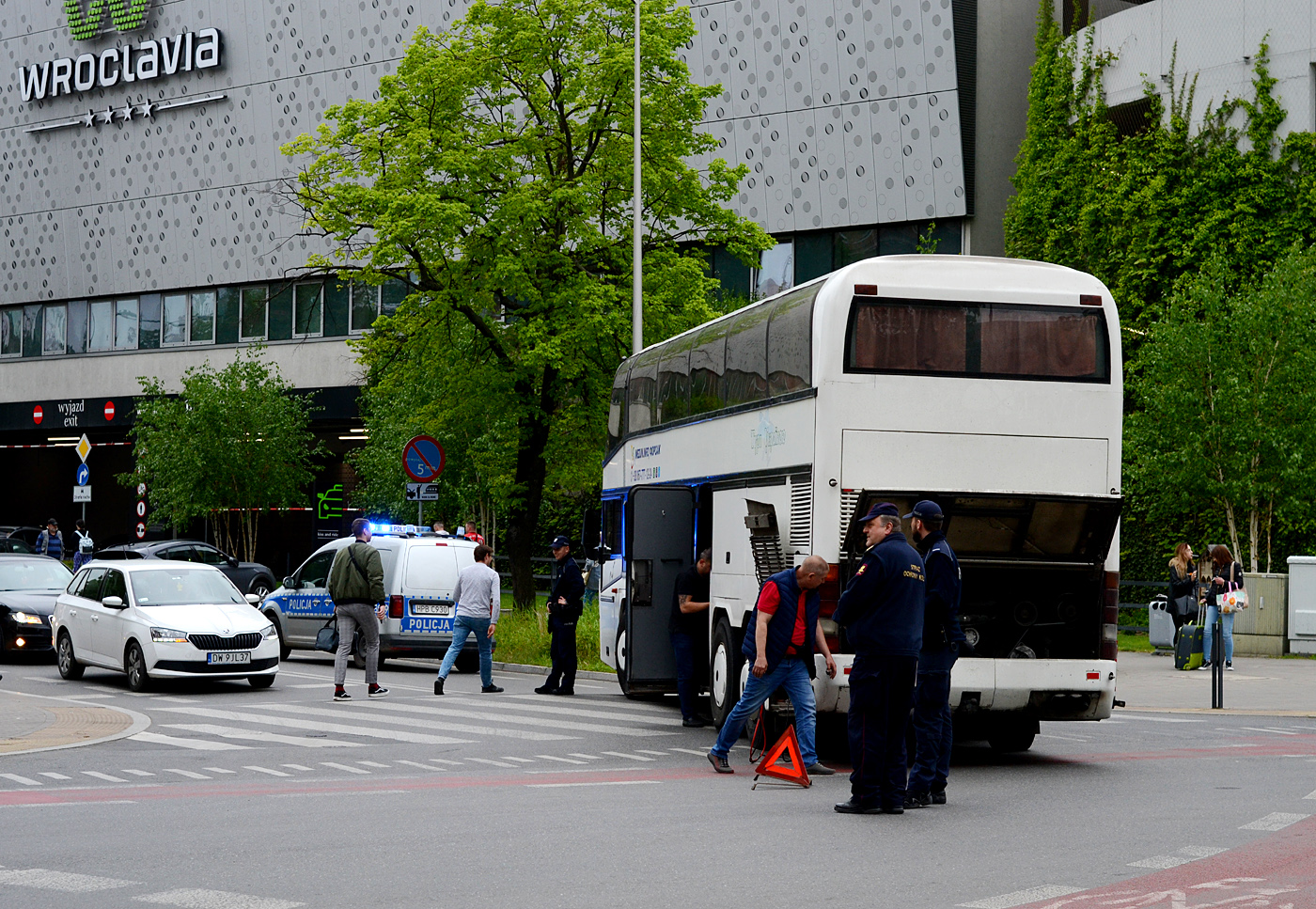 Neoplan N122/3L #AB 1768 KE