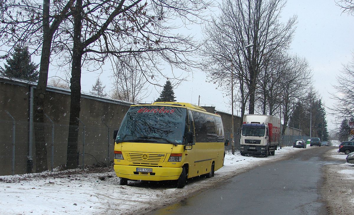 Mercedes-Benz 818 D / Auwärter Teamstar Kombi #RPR 17088