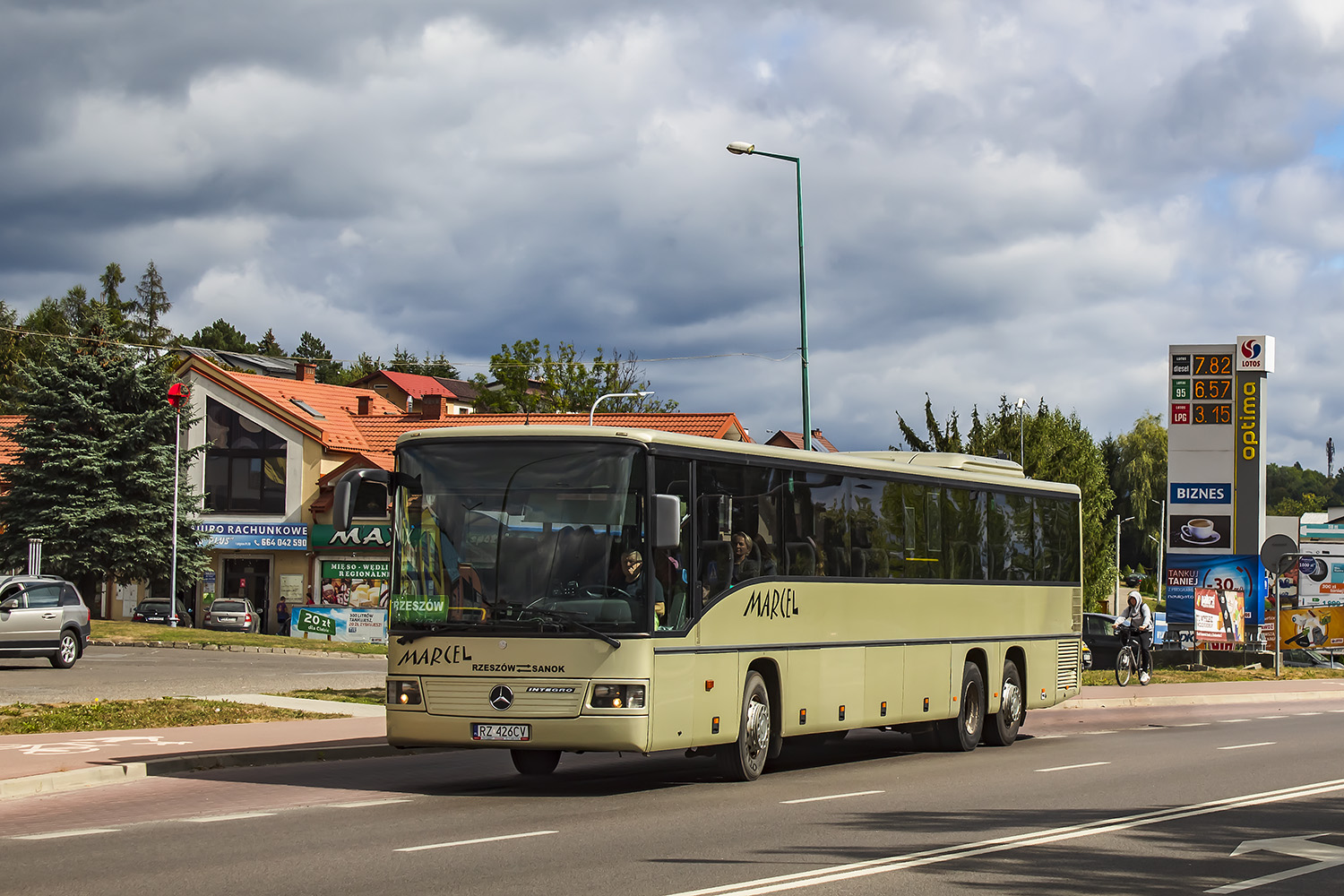 Mercedes-Benz O550L #RZ 426CV