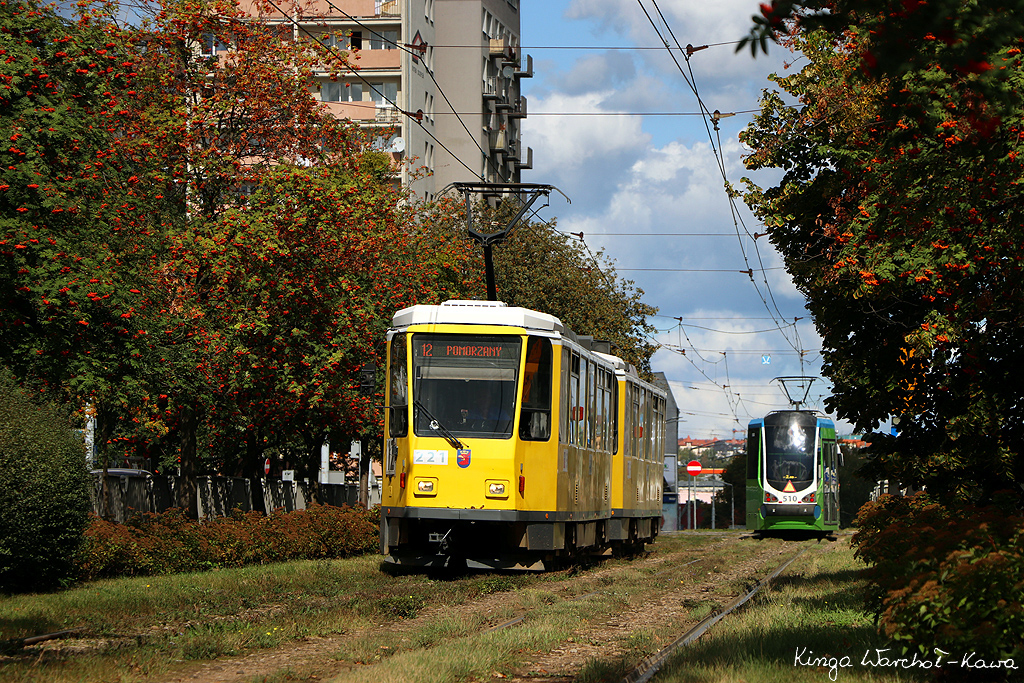 Tatra T6A2M #221