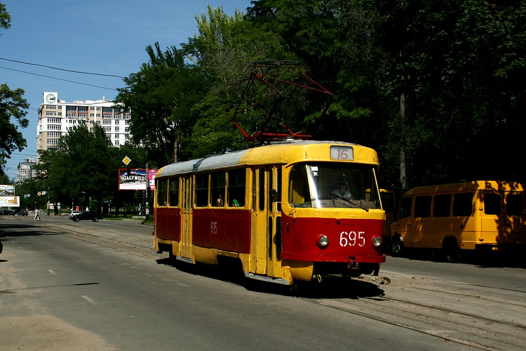 Tatra T3SU #695