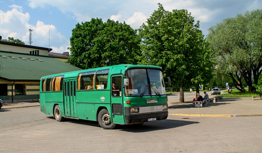 Mercedes-Benz O303-11ÜHE #8009