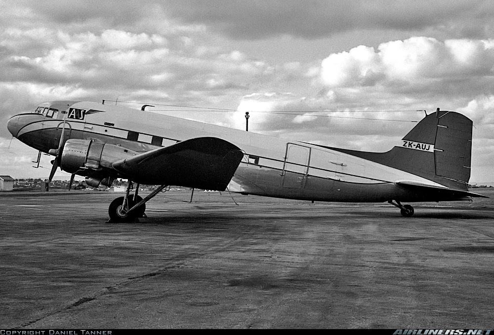 Dakota NZ3530 
ZK-AUJ 
Essendon 
5th July 1973 
Photo Daniel Tanner