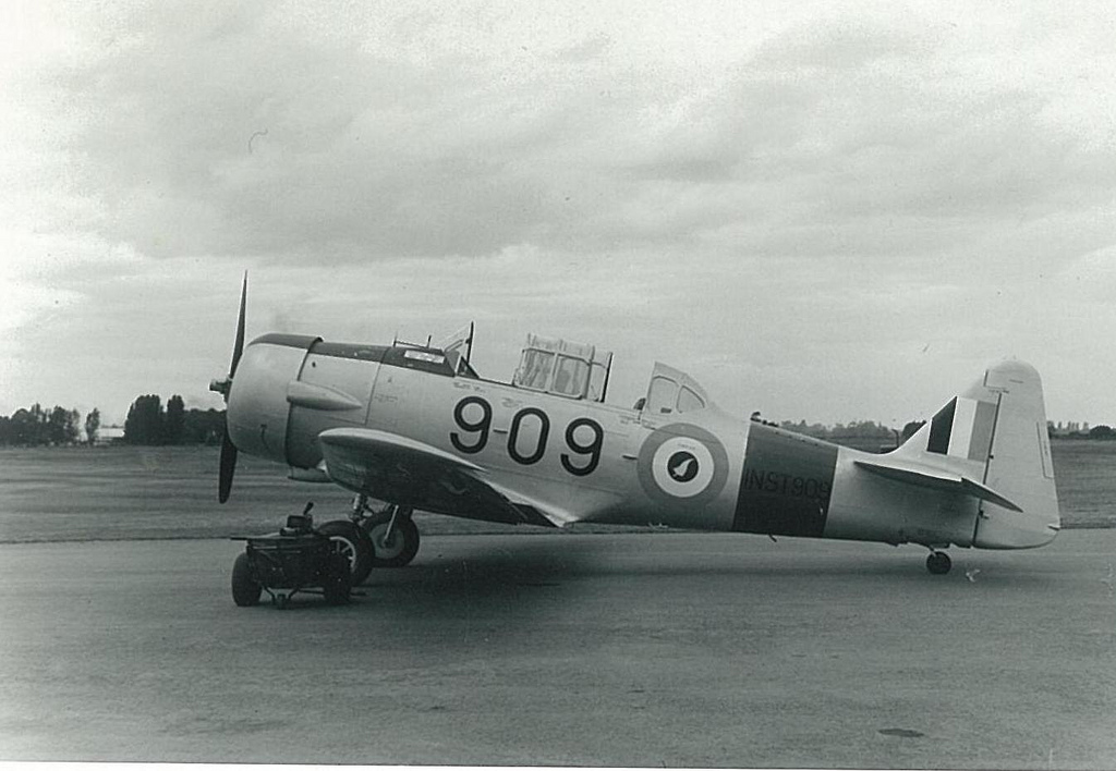 Harvard NZ909
( Tony McDonald Collection)