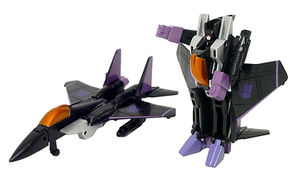 Smallest transforming skywarp.jpg