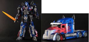 TF-TLK-Lucky-Draw-Battle-Damaged-Optimus-Prime.jpg