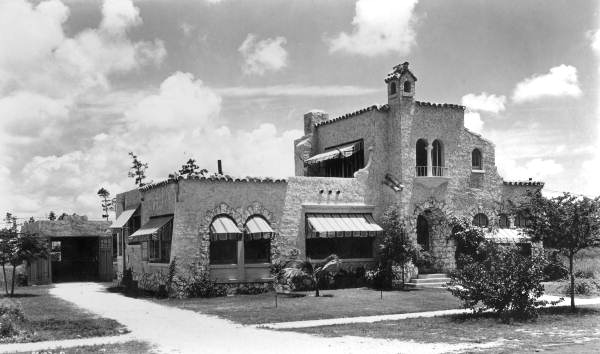 File:Residence at 717 Alhambra Circle in Coral Gables, Florida (9521841395).jpg