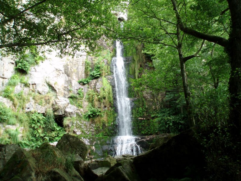 File:Cascada de Oneta.jpg