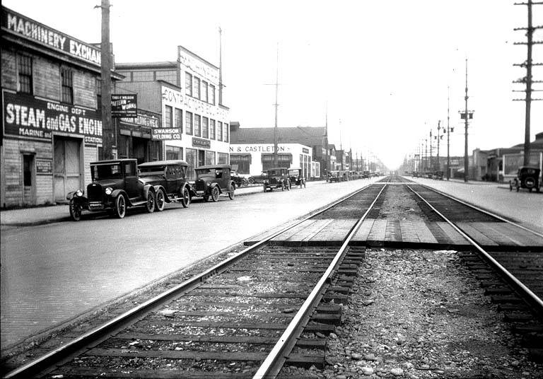 File:1st Ave S, looking north, April 29, 1925 (SEATTLE 299).jpg