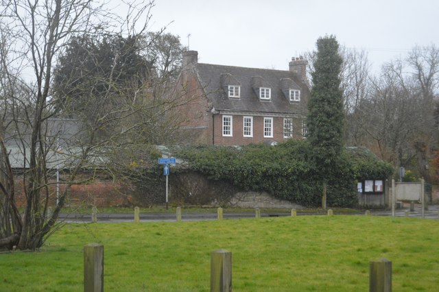 File:Manor Farmhouse - geograph.org.uk - 5770493.jpg