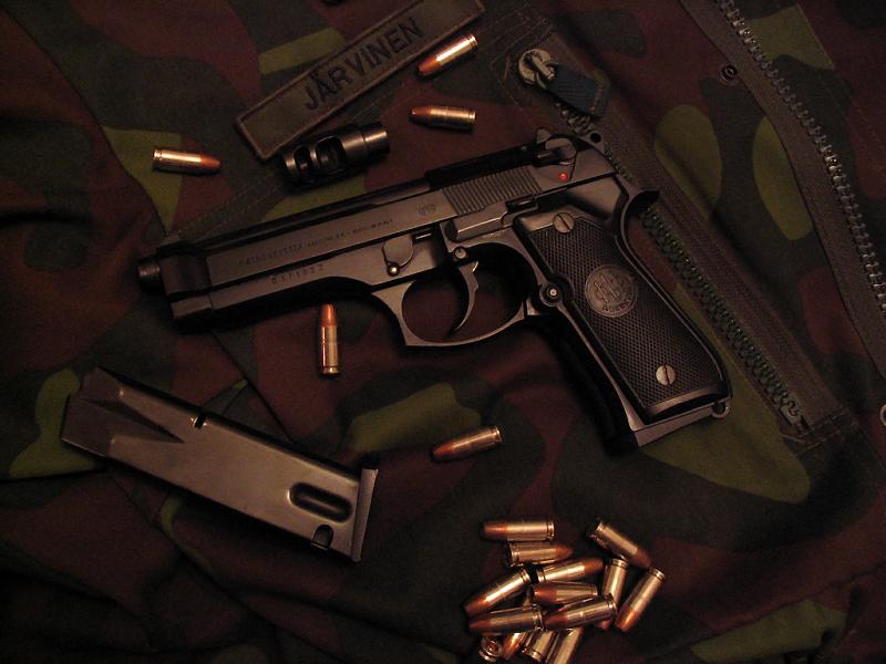 File:Beretta92F on Finnish camo.jpg