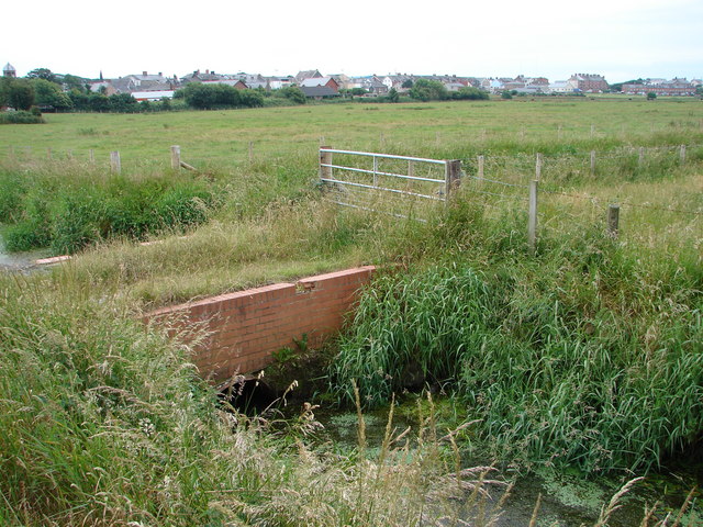 File:Bridge & Farm Gate Near Tywyn - geograph.org.uk - 194129.jpg