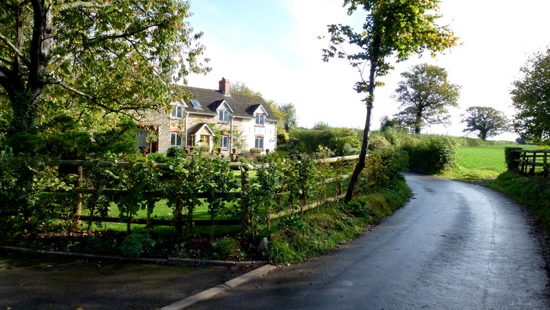 File:House by a country lane - geograph.org.uk - 4209250.jpg