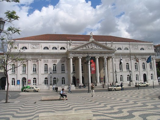 File:TeatroNacionalDMariaII.JPG