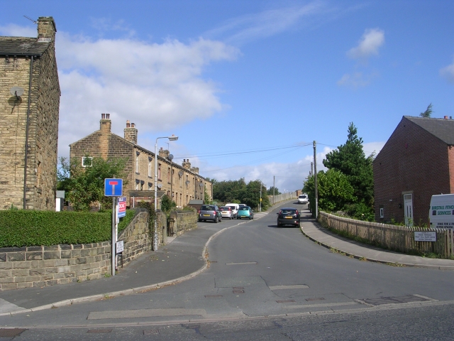 File:Moat Hill Farm Drive - Leeds Road - geograph.org.uk - 1464615.jpg