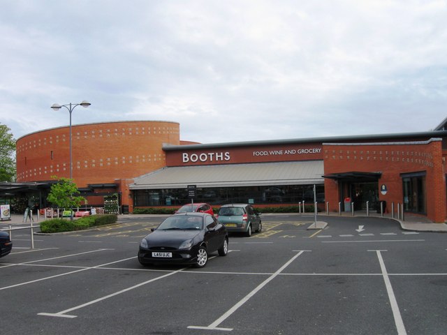 File:Booths, Lytham - geograph.org.uk - 3968348.jpg