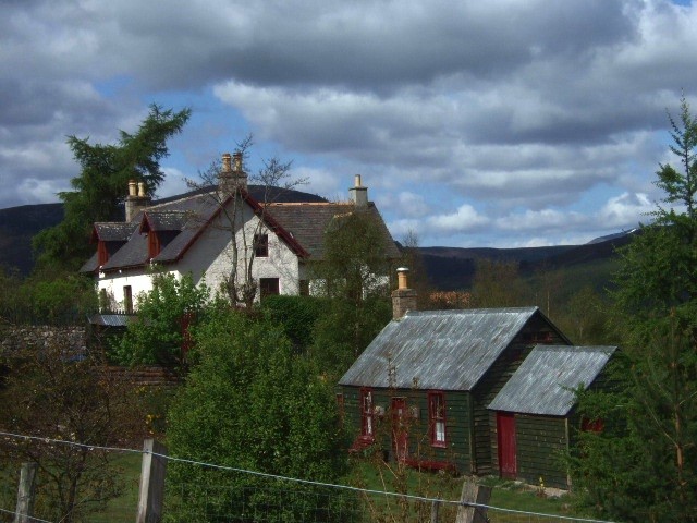 File:Greenfield - geograph.org.uk - 805174.jpg