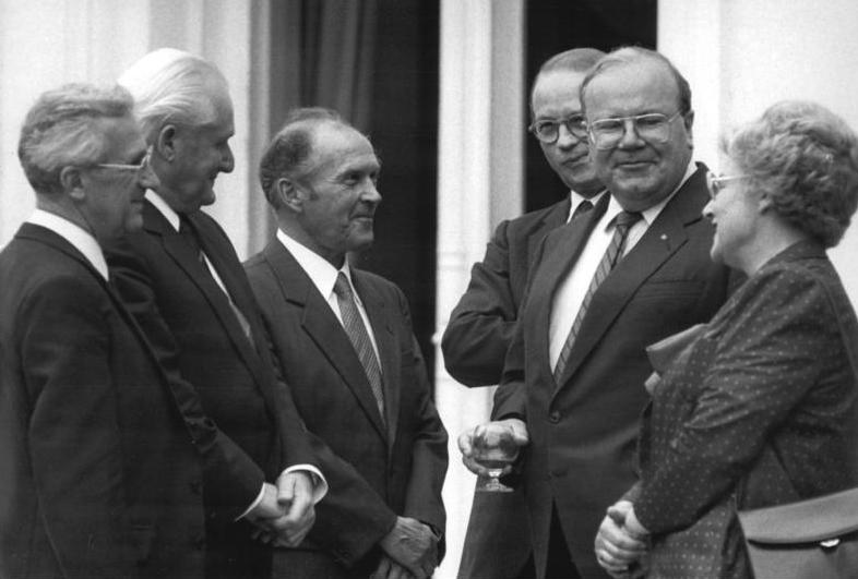 File:Bundesarchiv Bild 183-1987-0907-037, Bonn, Besuch Erich Honecker.jpg