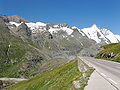 Blick von Schöneck an der Gletscher­straße Richtung Glockner