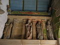 Église paroissiale Saint-Mahouarn : le porche (quatre autres statues d'apôtres) 1.