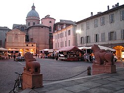 Piazza San Prospero ở Reggio Emilia