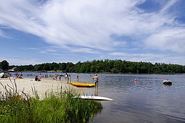 La plage aménagée de l'étang.