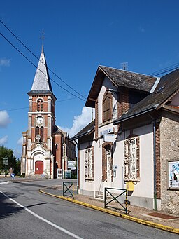 Posthuset med kyrkan i bakgrunden