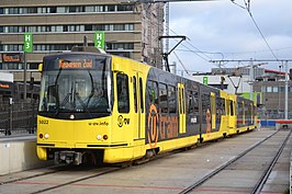 {Tram van Qbuzz in U-OV huisstijl.