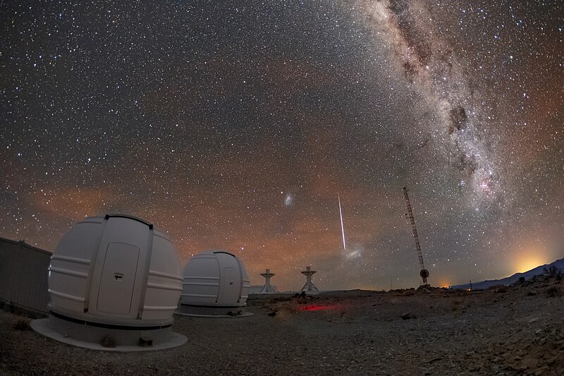 File:Shooting Star over La Silla.jpg