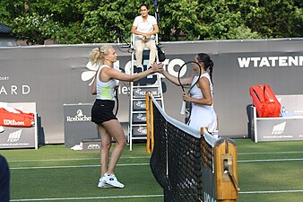 Kateřina Siniaková auf dem Weg in die nächste Runde