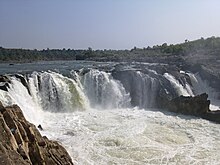 De larges chutes d’eau en arrondis.