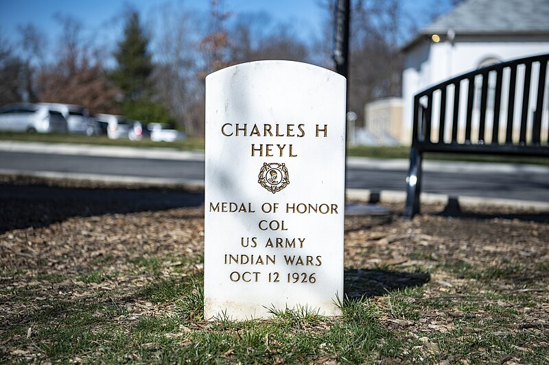 File:Charles H. Heyl Arlington National Cemetery.jpg