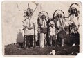 Gustav, 2e van links, op tournee met Circus Sarrasani en Lakota-Indianen uit de Verenigde Staten, circa 1930