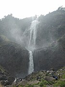 Air Terjun Ponot memiliki tiga tingkatan dengan ketinggian ±250 meter.