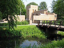 Kasteel Hüls (gerestaureerde ruïne)