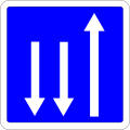 Section de route à trois voies affectées, une voie dans un sens et deux voies dans l’autre