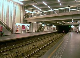 Perrons en sporen van station Roodebeek