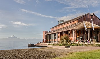 Le Teatro del Lago, le lac Llanquihue et l'Osorno (région des Lacs, au Chili). (définition réelle 4 608 × 2 711)