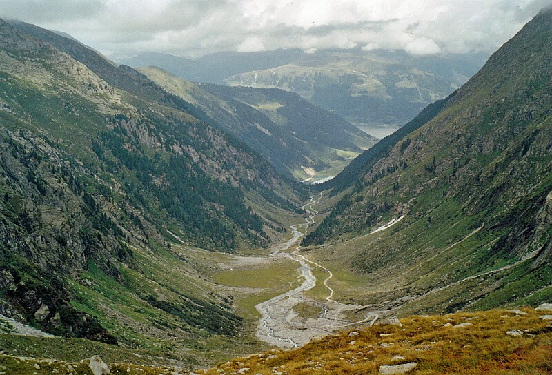 File:Wildgerlostal-Blick.jpg